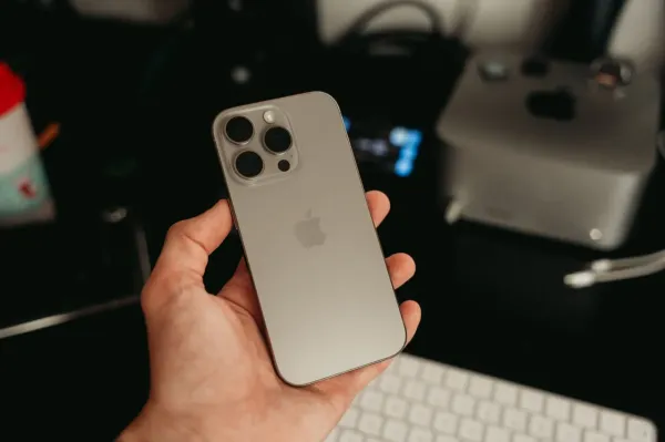 iPhone 16 vs Galaxy S24: Complete Comparison Guide (2026)