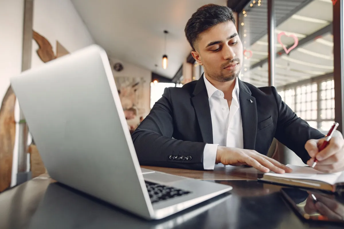 Online MBA vs Traditional MBA: Complete Comparison Guide (2026)